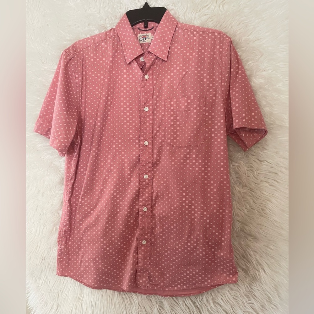 Faherty Brand Men’s Movement Short Sleeve Button Down Shirt. Size Medium
